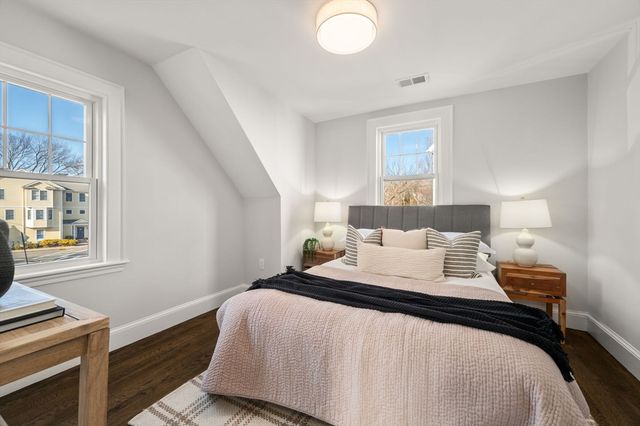 209 High St, Brookline, MA 02445