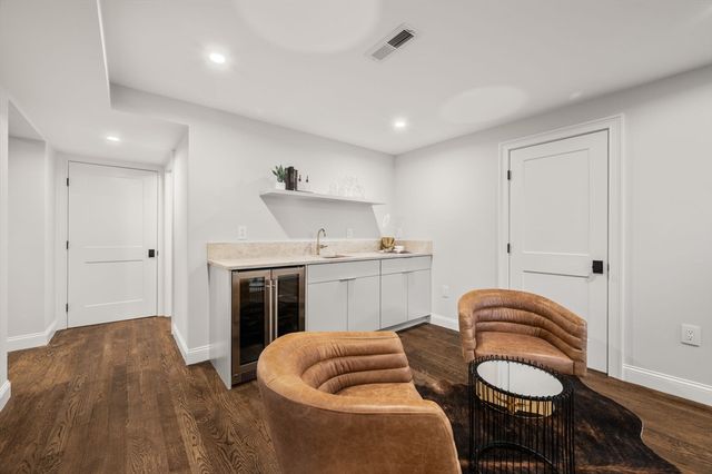 209 High St, Brookline, MA 02445