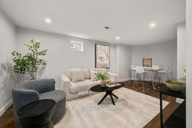 209 High St, Brookline, MA 02445