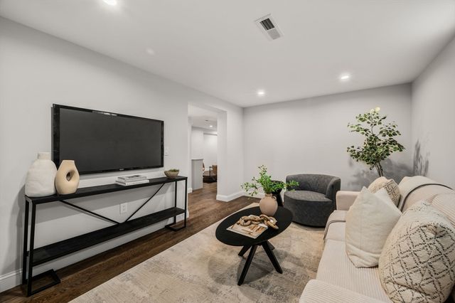 209 High St, Brookline, MA 02445