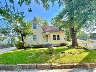 320 Montgomery Street, St Charles, MO 63301