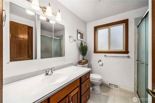 8610 Zircon Drive SW, Lakewood, WA 98498