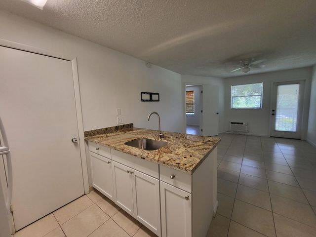 4581 W Mcnab Road 33, Pompano Beach, FL 33069