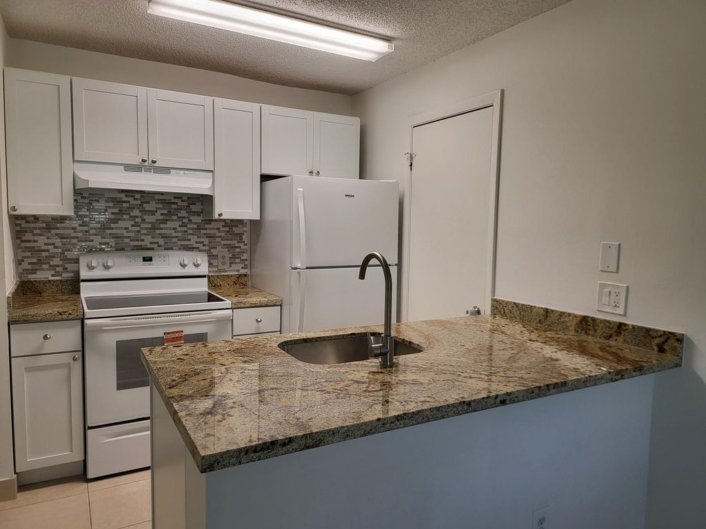 4581 W Mcnab Road 33, Pompano Beach, FL 33069