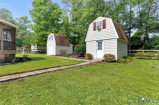 8318 Lydell Dr, Henrico, VA 23228