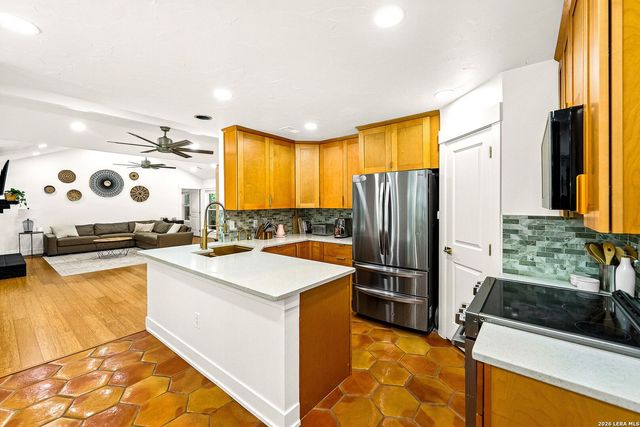 8621 INDIAN HILLS LN, Boerne, TX 78006