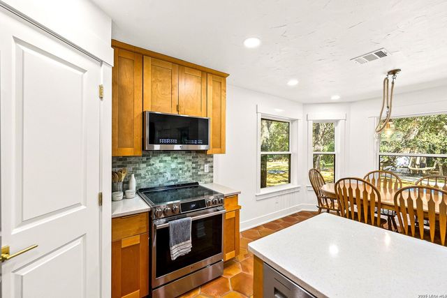 8621 INDIAN HILLS LN, Boerne, TX 78006