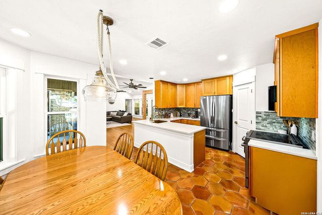 8621 INDIAN HILLS LN, Boerne, TX 78006