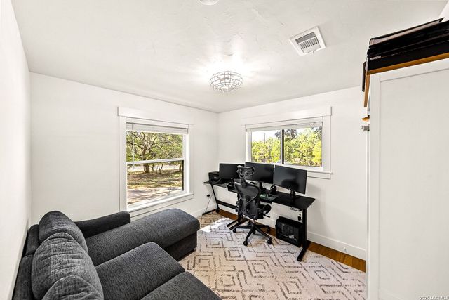 8621 INDIAN HILLS LN, Boerne, TX 78006