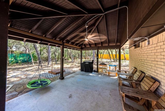 8621 INDIAN HILLS LN, Boerne, TX 78006