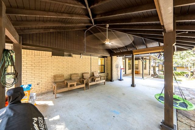 8621 INDIAN HILLS LN, Boerne, TX 78006