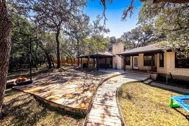 8621 INDIAN HILLS LN, Boerne, TX 78006