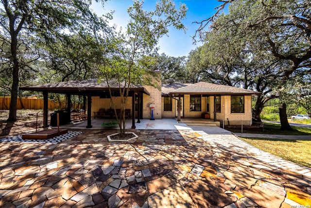 8621 INDIAN HILLS LN, Boerne, TX 78006