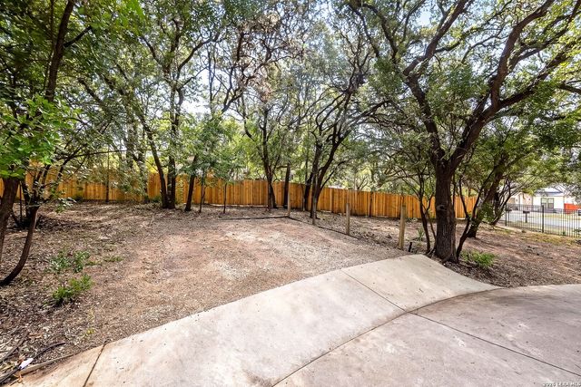 8621 INDIAN HILLS LN, Boerne, TX 78006