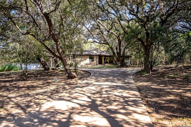 8621 INDIAN HILLS LN, Boerne, TX 78006