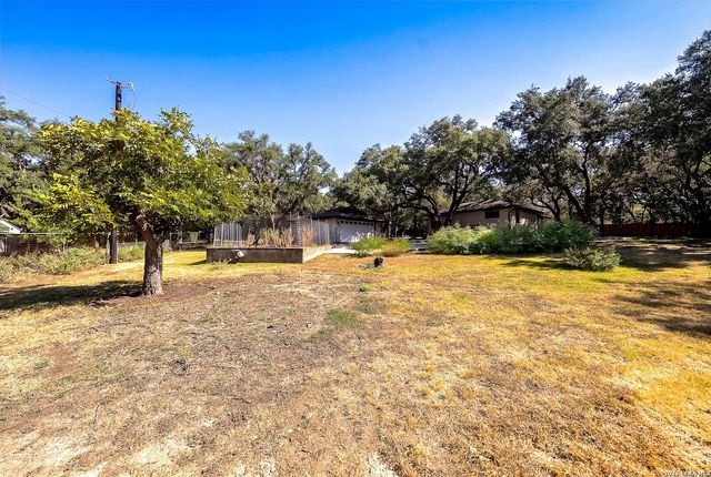 8621 INDIAN HILLS LN, Boerne, TX 78006