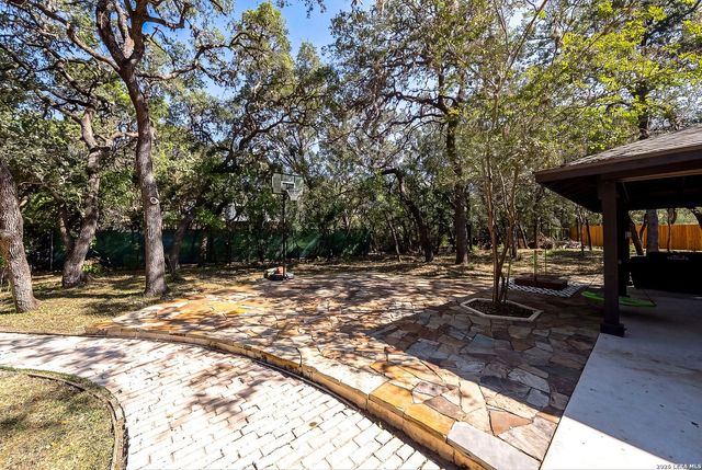 8621 INDIAN HILLS LN, Boerne, TX 78006