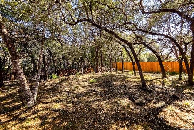 8621 INDIAN HILLS LN, Boerne, TX 78006