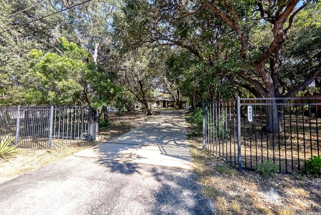 8621 INDIAN HILLS LN, Boerne, TX 78006