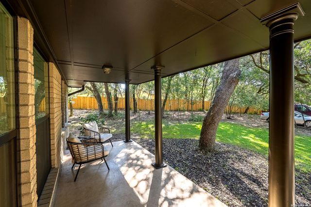 8621 INDIAN HILLS LN, Boerne, TX 78006