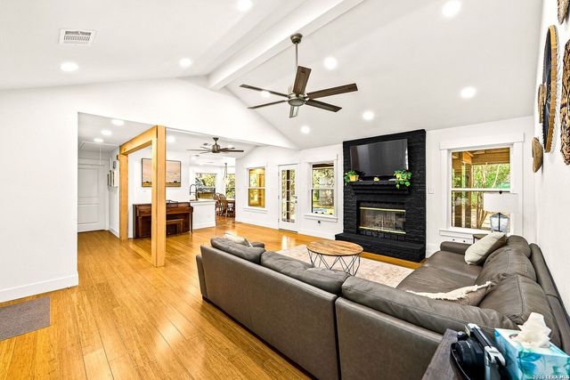 8621 INDIAN HILLS LN, Boerne, TX 78006