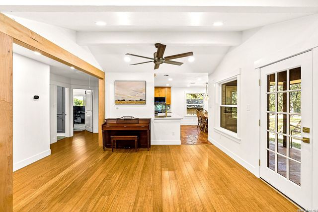 8621 INDIAN HILLS LN, Boerne, TX 78006