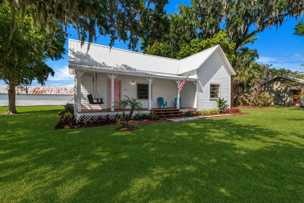 Image 12 of property listing at 216 LANGFORD STREET NW, Fort Meade, FL 33841