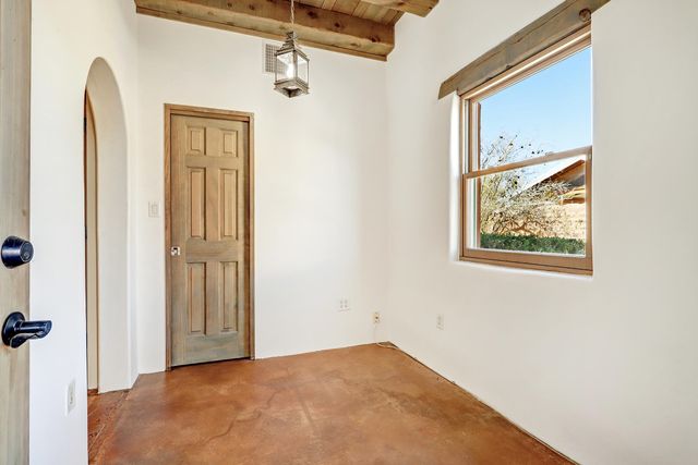 4900 Guadalupe Trail NW, Albuquerque, NM 87107