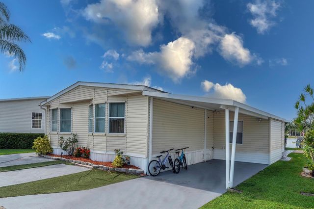 139 Plantation Boulevard, Lake Worth, FL 33467