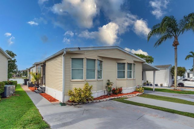 139 Plantation Boulevard, Lake Worth, FL 33467