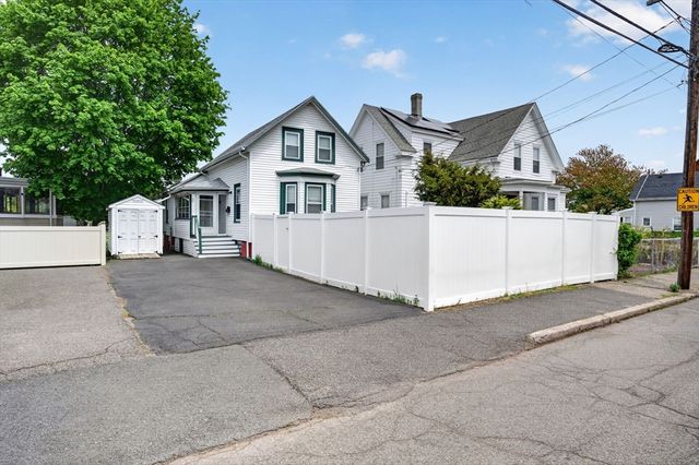 29 Bacheller St, Lynn, MA 01904