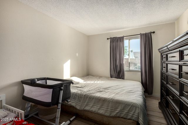 8001 W COLLEGE Drive, Phoenix, AZ 85033