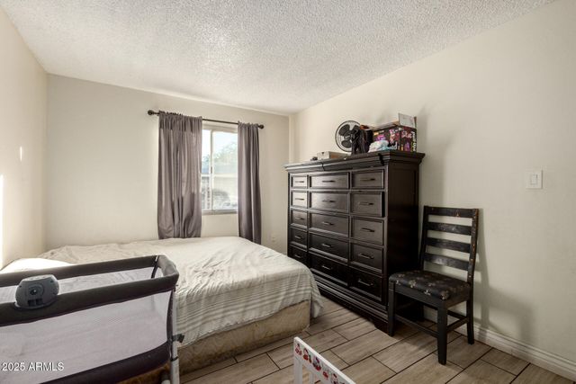 8001 W COLLEGE Drive, Phoenix, AZ 85033