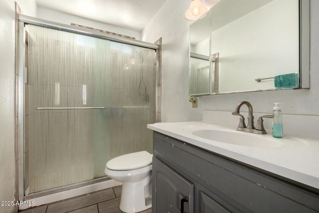 8001 W COLLEGE Drive, Phoenix, AZ 85033