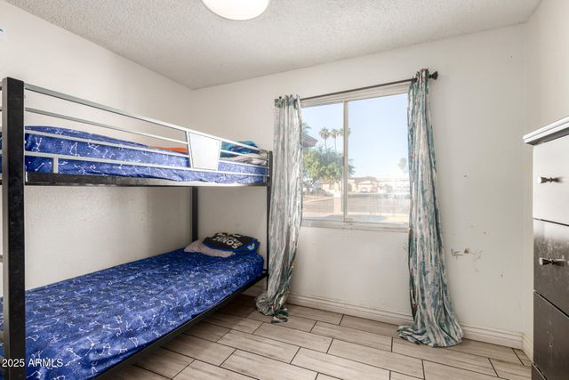 8001 W COLLEGE Drive, Phoenix, AZ 85033