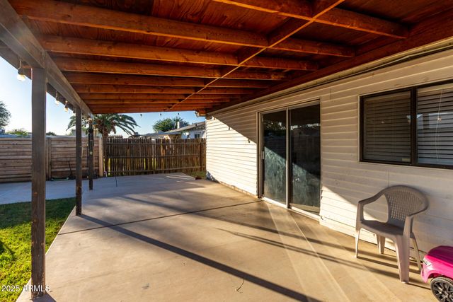 8001 W COLLEGE Drive, Phoenix, AZ 85033