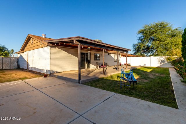 8001 W COLLEGE Drive, Phoenix, AZ 85033