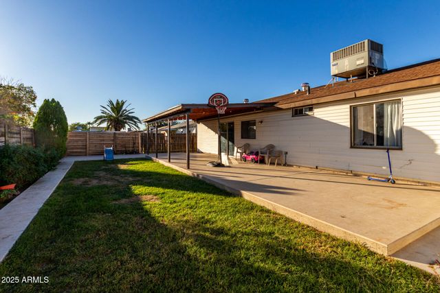 8001 W COLLEGE Drive, Phoenix, AZ 85033