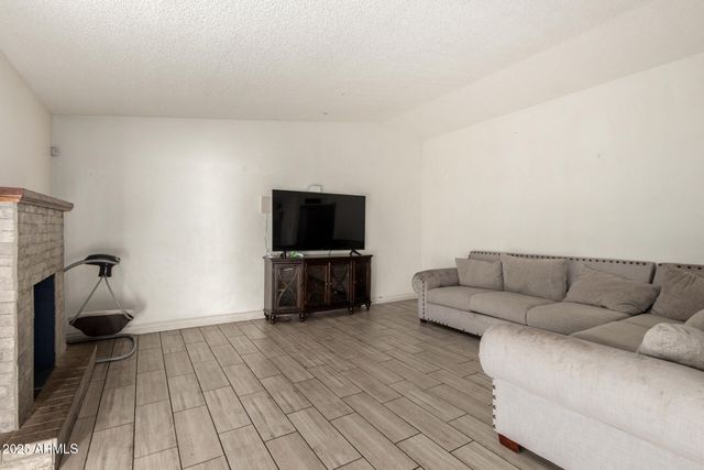 8001 W COLLEGE Drive, Phoenix, AZ 85033