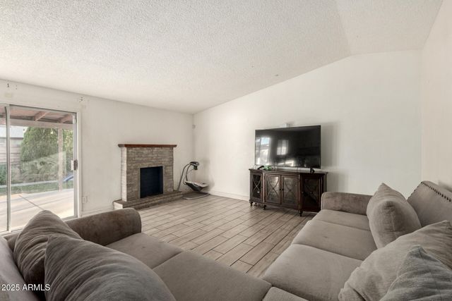 8001 W COLLEGE Drive, Phoenix, AZ 85033