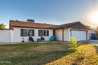 8001 W COLLEGE Drive, Phoenix, AZ 85033