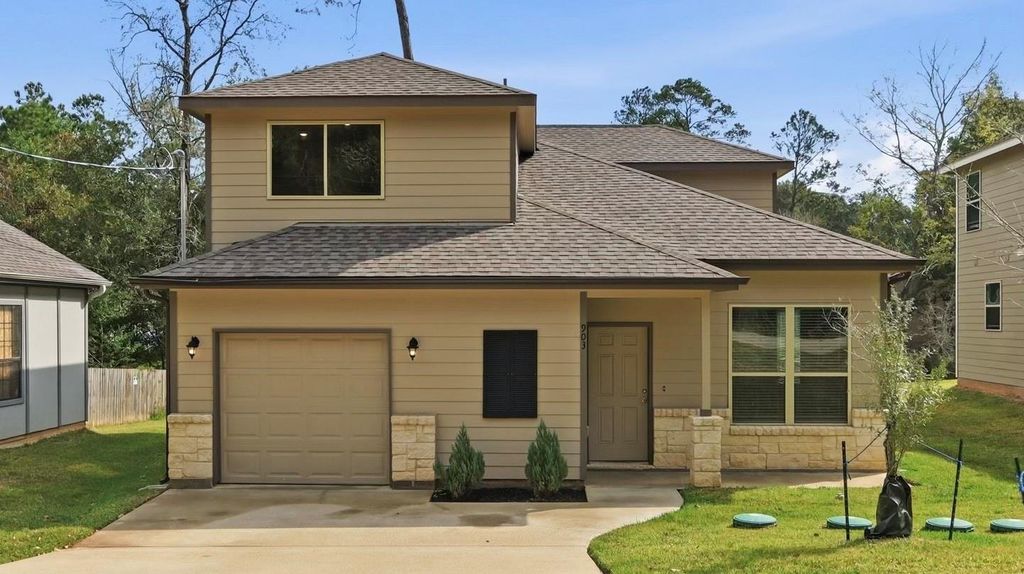 903 Crystal River Road, Conroe, TX 77316