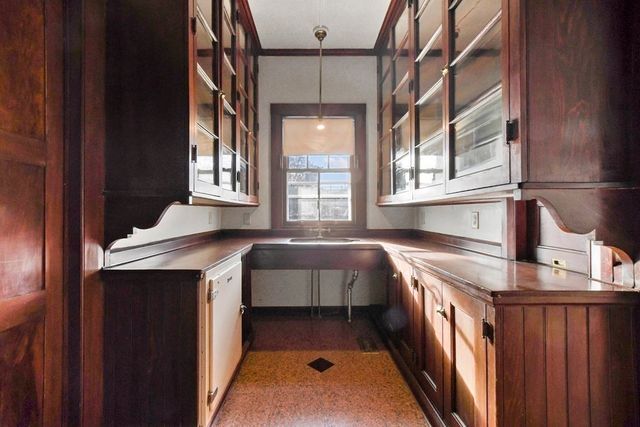 34 South Street, Brockton, MA 02301