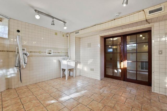 34 South Street, Brockton, MA 02301