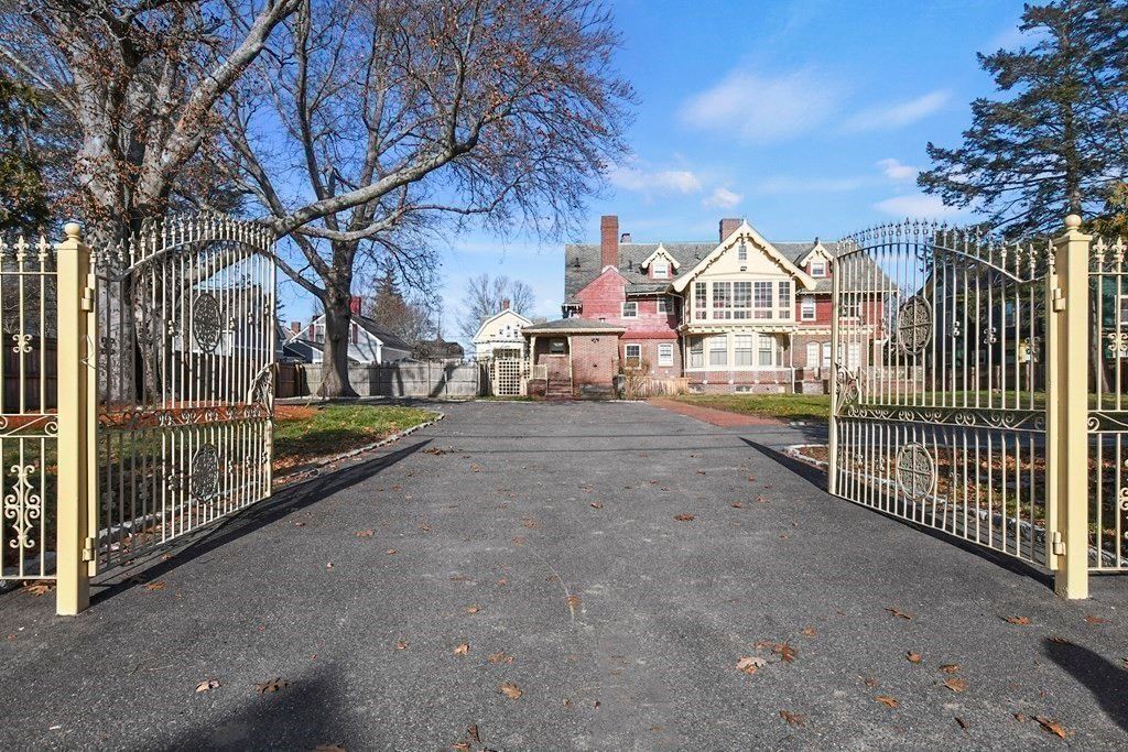 34 South Street, Brockton, MA 02301