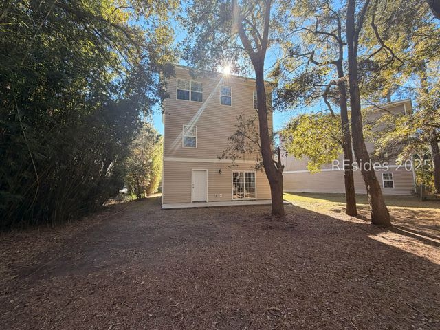 12 Peregrine Dr, Hilton Head Island, SC 29926