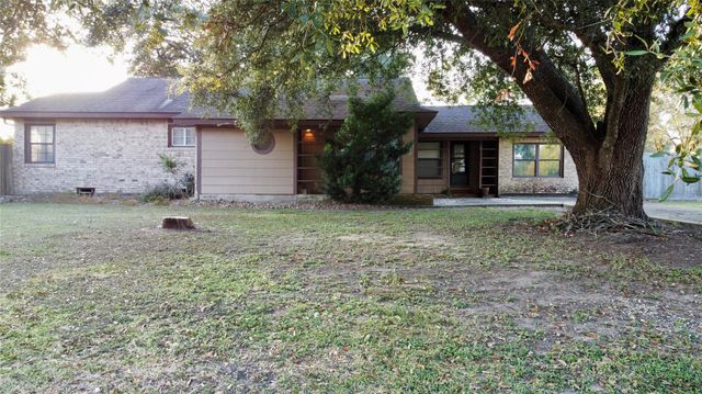 3706 College Street, Damon, TX 77430