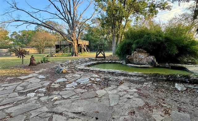 3706 College Street, Damon, TX 77430