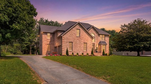 108 Kings Pl, Tullahoma, TN 37388