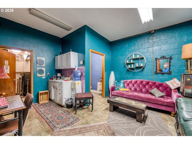 941 W 3RD Ave, Eugene, OR 97402